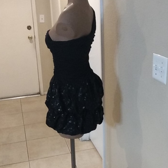 Dress - Picture 2 of 4